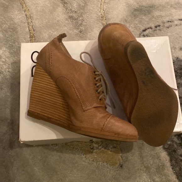 Adorable Aldo Booties!! - Picture 4 of 5